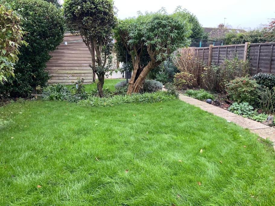 Warm And Cosy City Centre Home Near Train Station Chichester Exterior photo